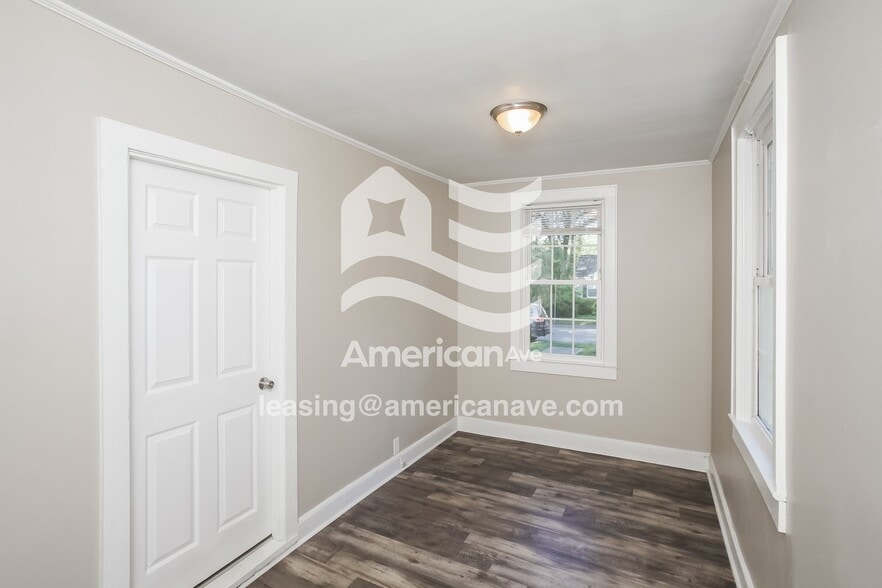 Building Photo - 608 S Bonham Rd