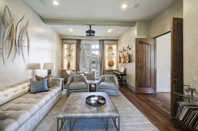 Building Photo - 5610 Lynbrook Dr