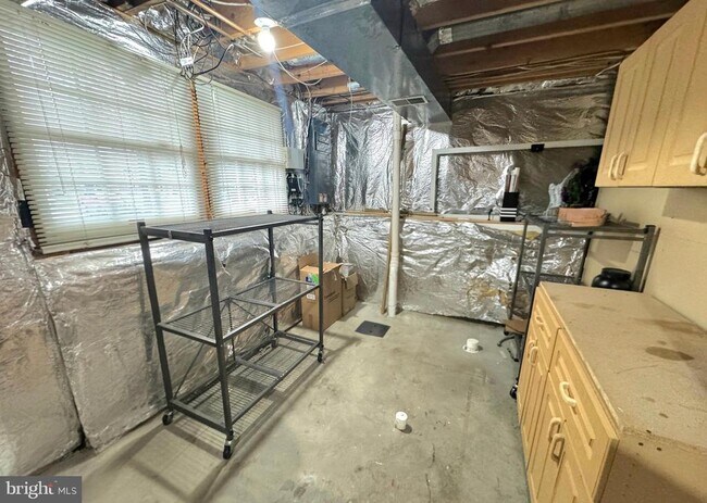 Building Photo - 2108 Commodore Ct