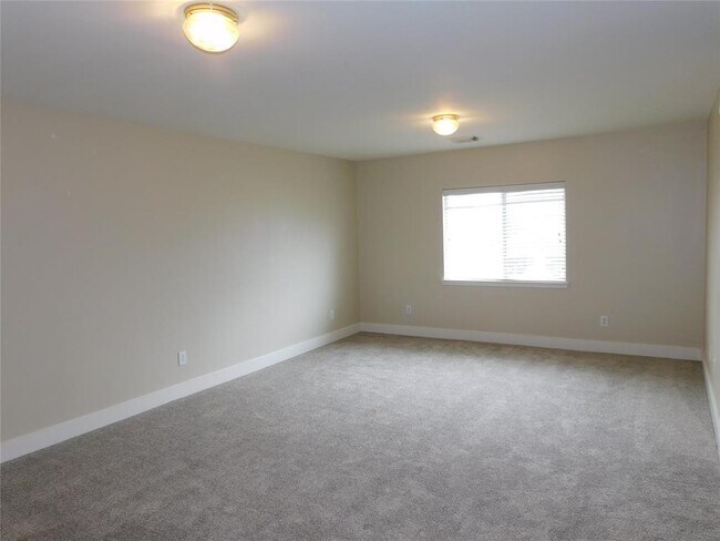 Building Photo - 6143 Settlers Lake Cir W