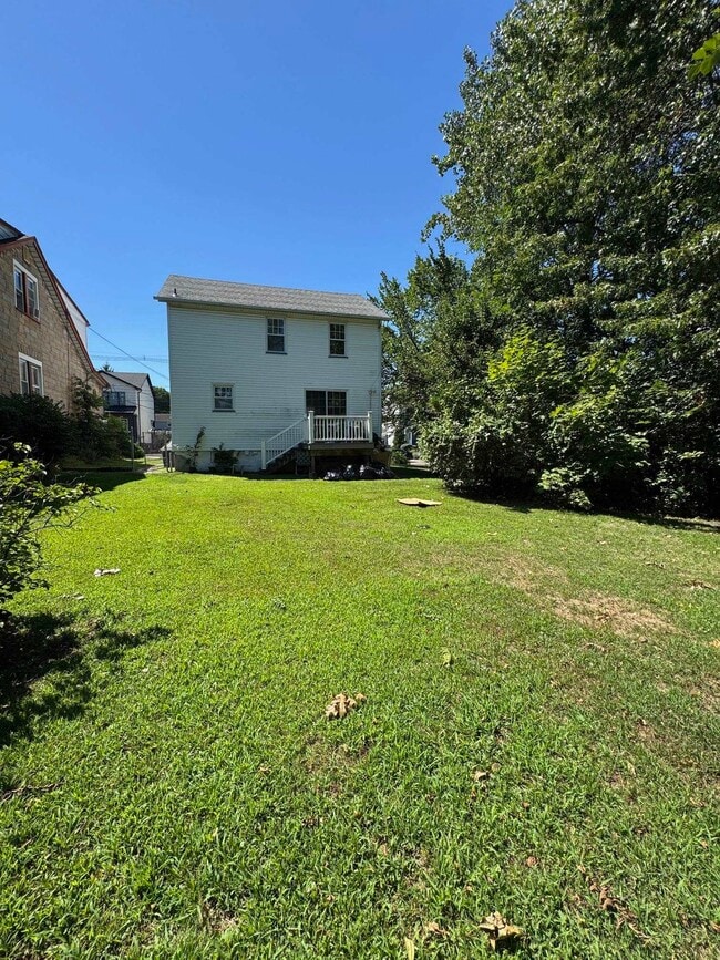 Building Photo - 14 Raydol Ave