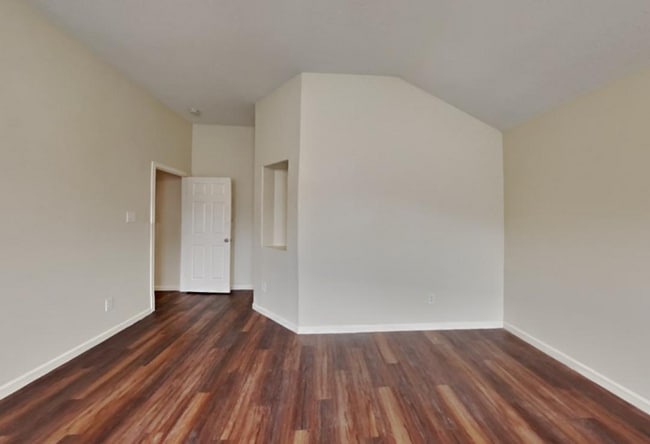 Building Photo - 446 1st St