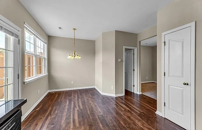Building Photo - Beautiful 3 bedroom, 3 1/2 bathroom townhome in Tarrant Trace