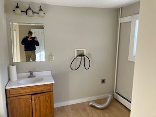 Building Photo - 450 Main St