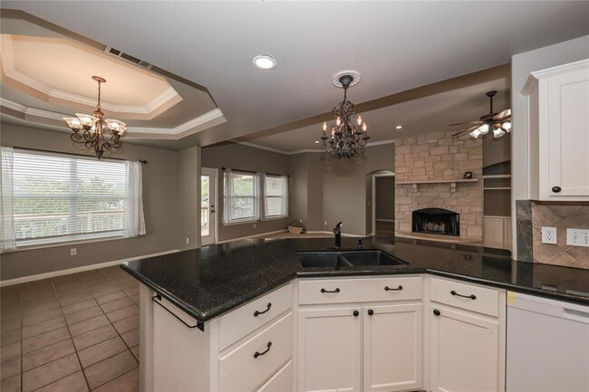 Building Photo - 8 Rosewood Cir