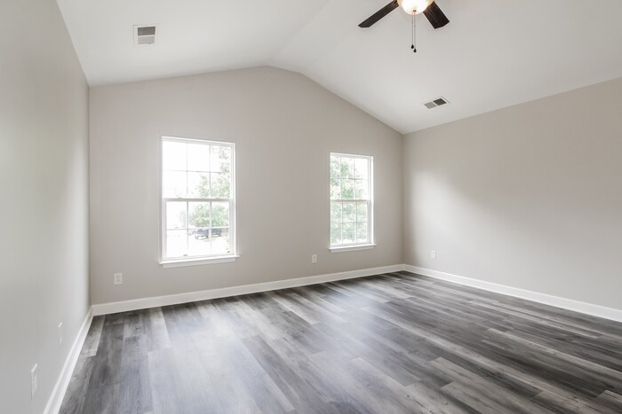 Building Photo - 525 Danfield Dr