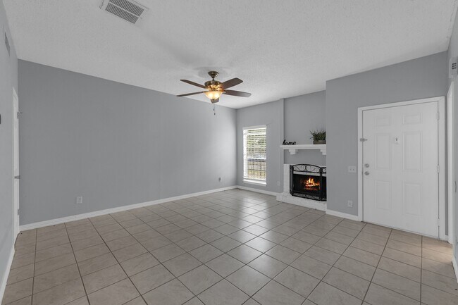 Building Photo - 11710 Southlake Dr