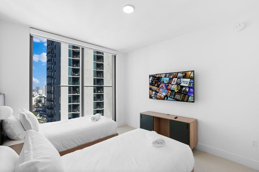 Building Photo - 159 NE 6th St