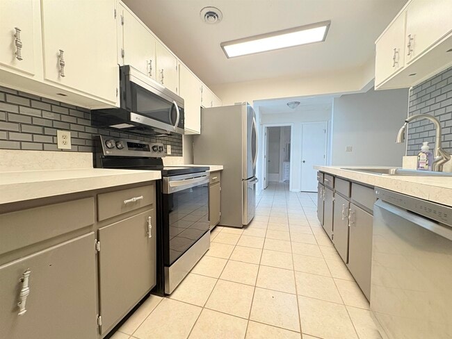 Building Photo - 164 SE Villas Ct