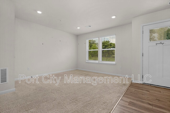 Building Photo - 4322 Roland Heights Ave