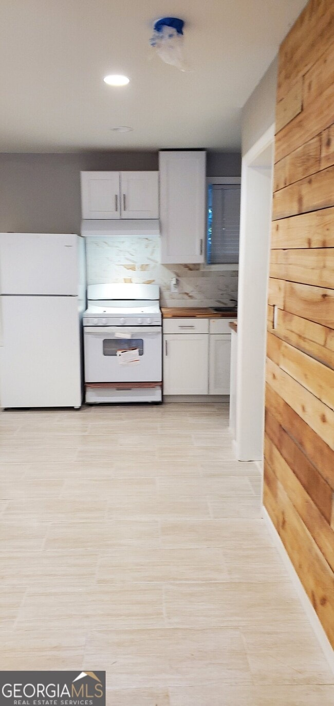 Building Photo - 1125 West Ave SW