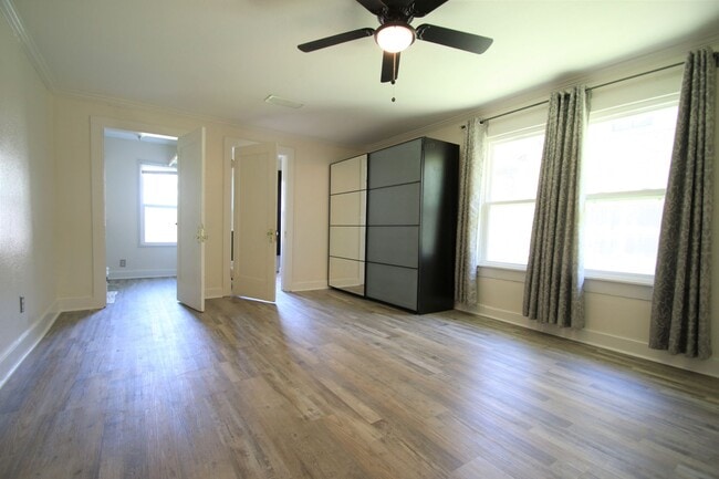 Building Photo - (("Wake Up in a Home YOU Love")) 2/2 STUNNING House Close to Exciting Downtown Fort Worth! An ABS...