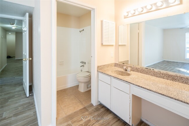 Building Photo - 12500 Sandpiper Dr