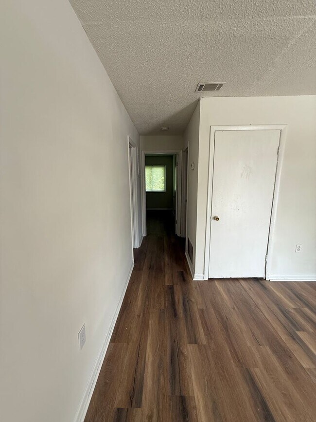 Building Photo - 1301 Stiles Ave