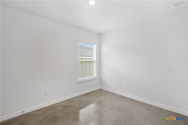 Building Photo - 1214 Concord Dr