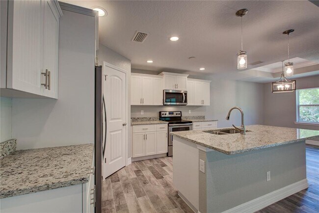 Building Photo - 129 Glades Dr