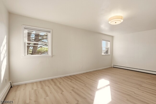 Building Photo - 512-514 Broadway