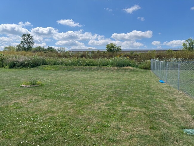 Building Photo - "Spacious 3-Bedroom Side by Side Duplex in...