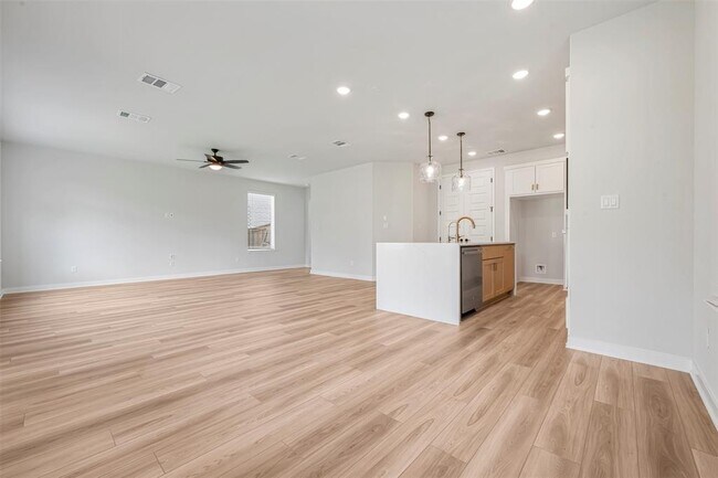 Building Photo - 1205 Roger Hanks Pkwy