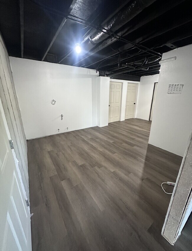 Building Photo - Welcome to your future home in Hollister, ...
