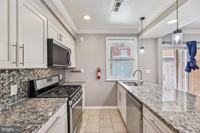 Building Photo - 1226 Carrollsburg Pl SW