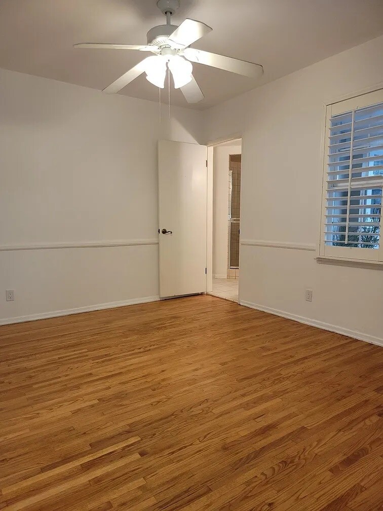 Building Photo - 10344 Petit Ave
