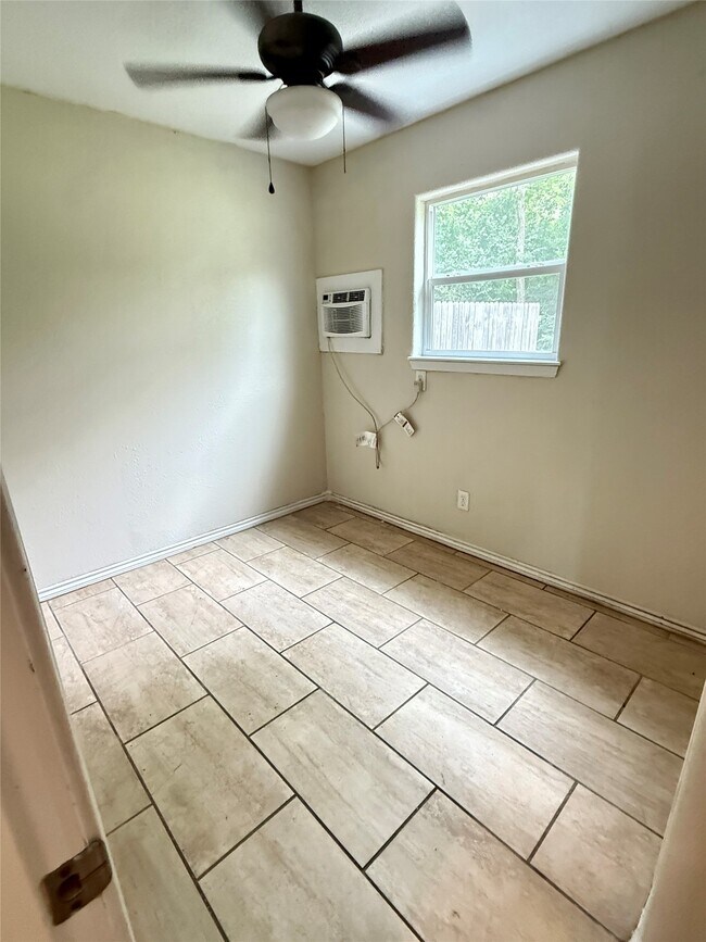 Building Photo - 17433 Cr-945