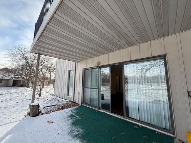 Building Photo - $1,195 | 2 Bedroom, 1 Bathroom CONDO | Designed for Ages 55+ | Pet Friendly | Available for Immed...