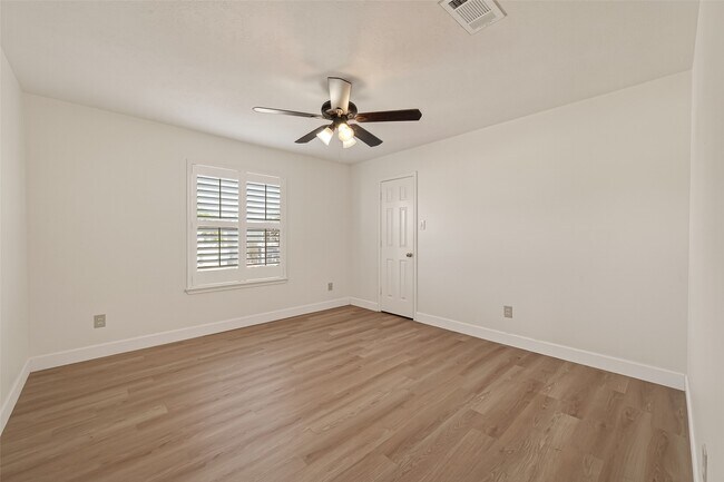 Building Photo - 15910 Clayton Bend Dr