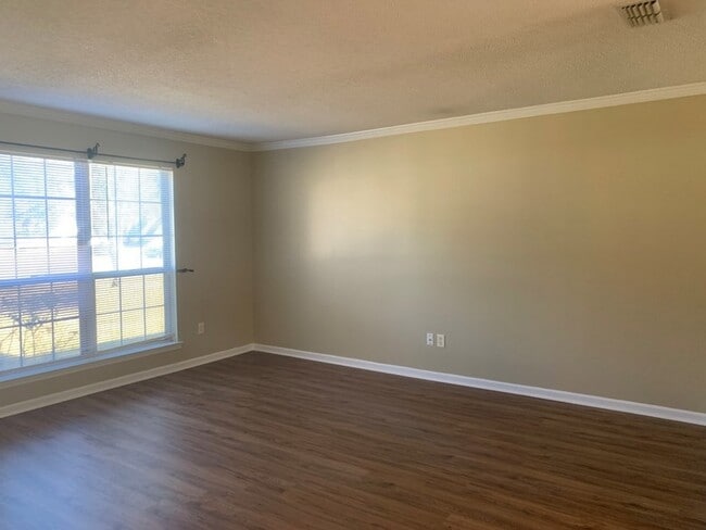 Building Photo - 1169 Cumberland Dr