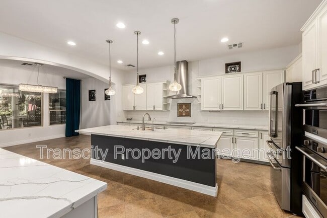 Building Photo - 1636 E Sattoo Way