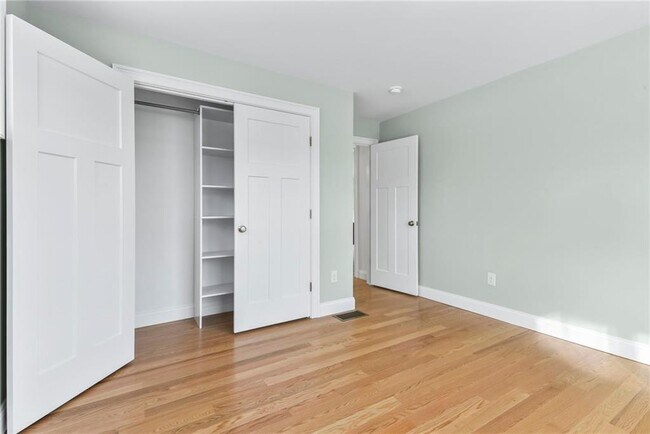 Building Photo - 95 Honeysuckle Rd