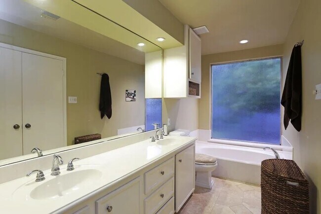 Building Photo - 11314 Piping Rock Dr