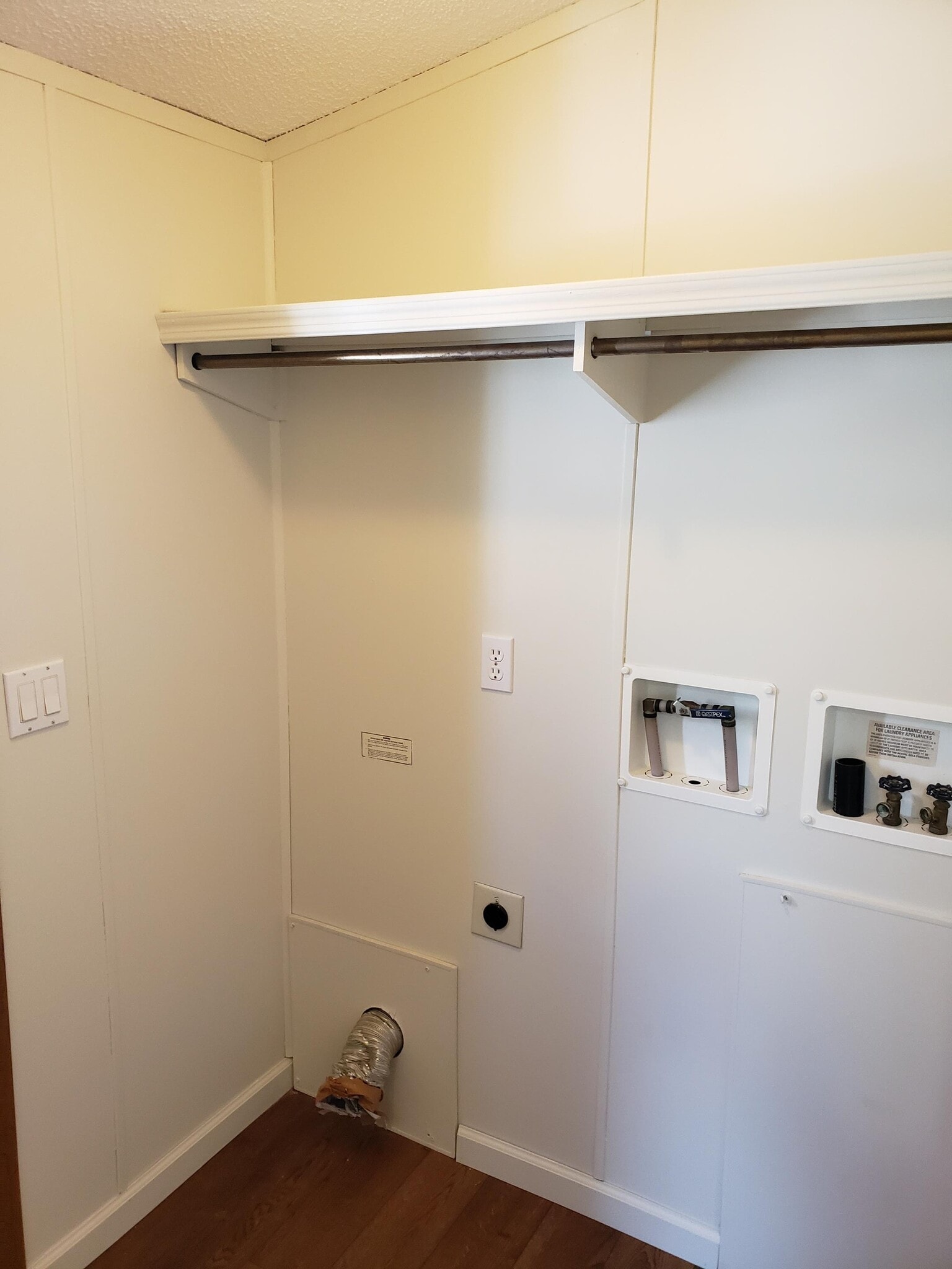 Building Photo - 205 Cross Dr