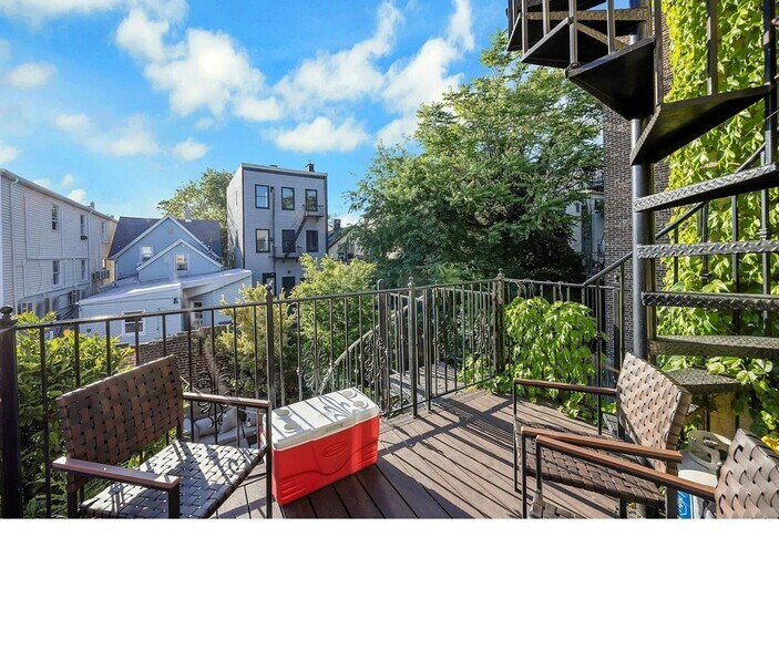 Building Photo - 145 Webster Ave
