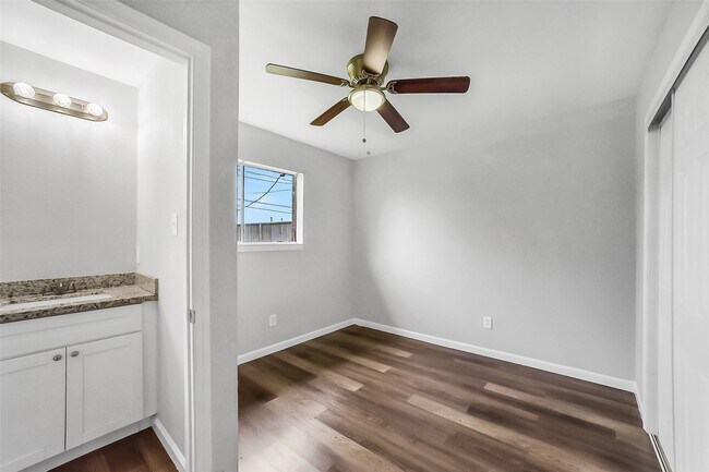 Building Photo - 10987 Fairland Dr