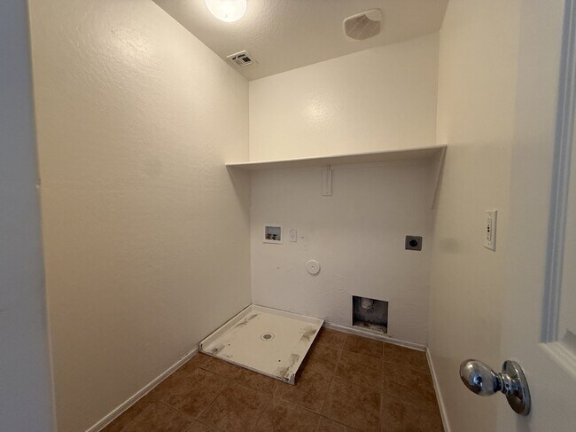 Building Photo - 7372 W Ian Dr