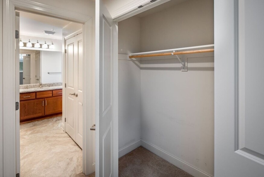 Building Photo - 591 Terrace Blvd