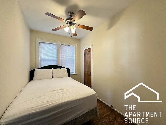 Building Photo - 5023 N Ridgeway Ave