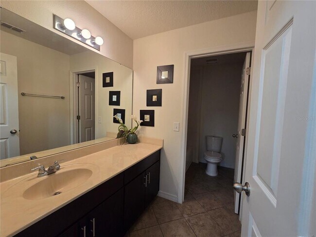 Building Photo - 11842 Silverlake Park Dr