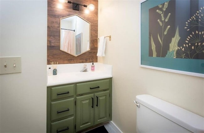 Building Photo - 6 Lambeth Cir