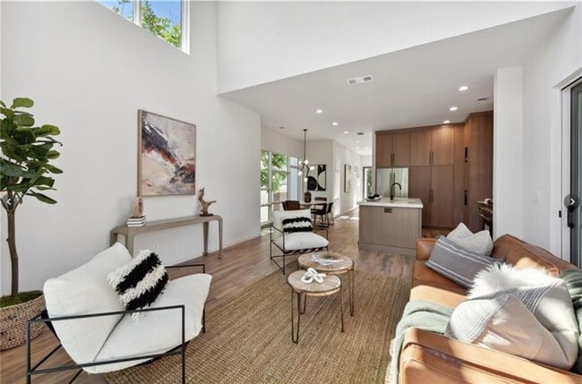 Building Photo - 536 Highland Ave NE