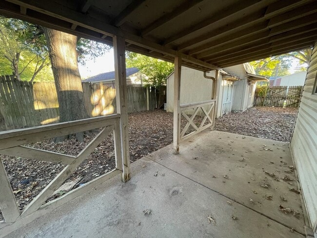 Building Photo - SOUTHAVEN SCHOOLS, 4 BEDROOMS!