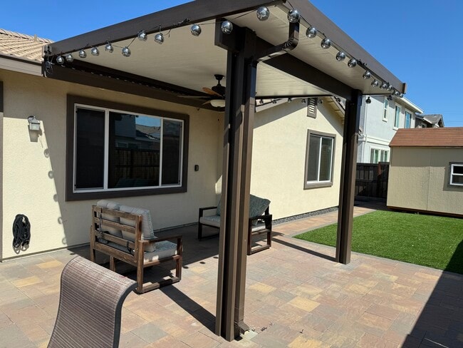 Building Photo - 501 Aster St