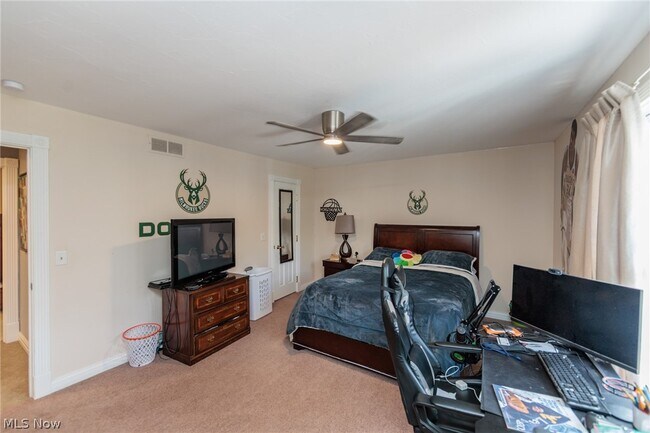 Building Photo - 30 Cableknoll Ln