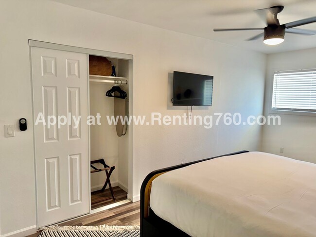 Building Photo - Furnished or Unfurnished Home With Incredi...