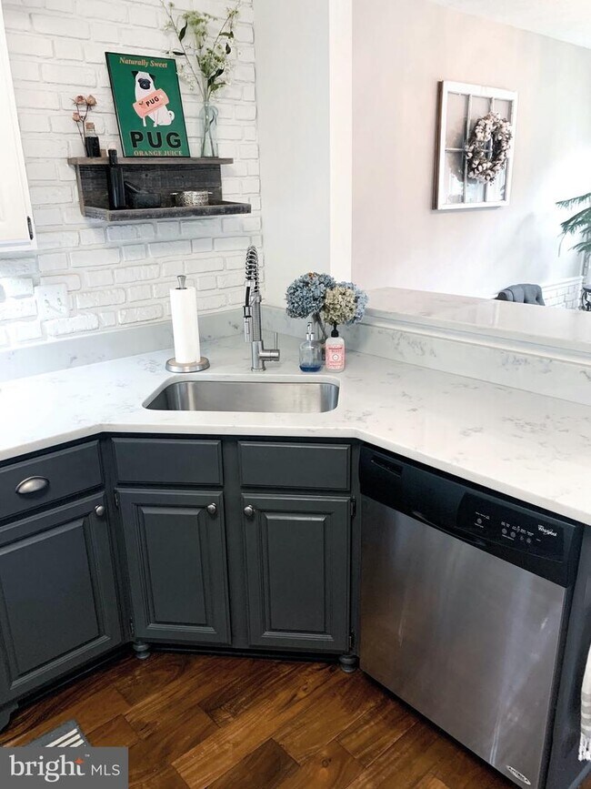 Building Photo - 15524 Royal Crescent Ct