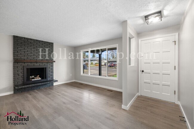 Building Photo - Fully Renovated 4-Bedroom Home with Shop, RV Parking & Expansive Yard – Oregon City