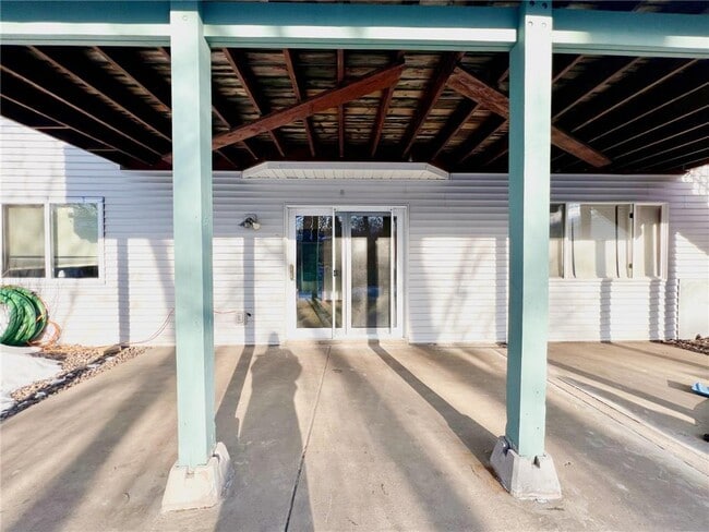 Building Photo - 11331 W River Rd