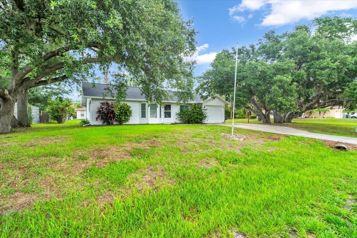 Building Photo - 5852 Brickell Dr